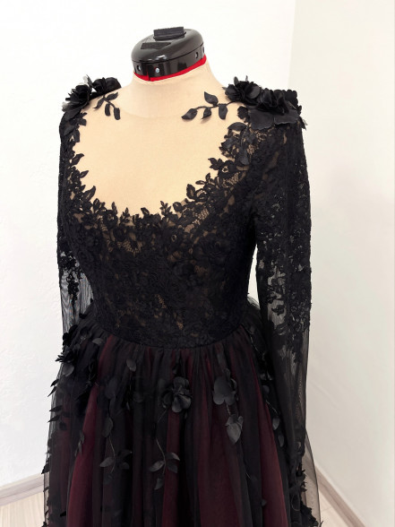 KARINA black and red