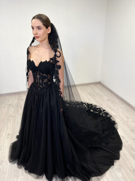 EDEN veil with lace appliques